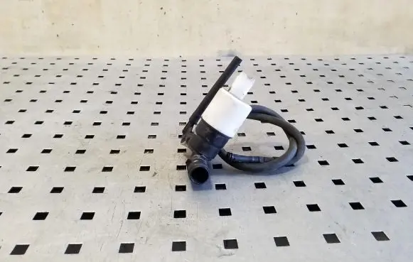 Peugeot 308 Windscreen/windshield washer pump 9632984980 9645163380