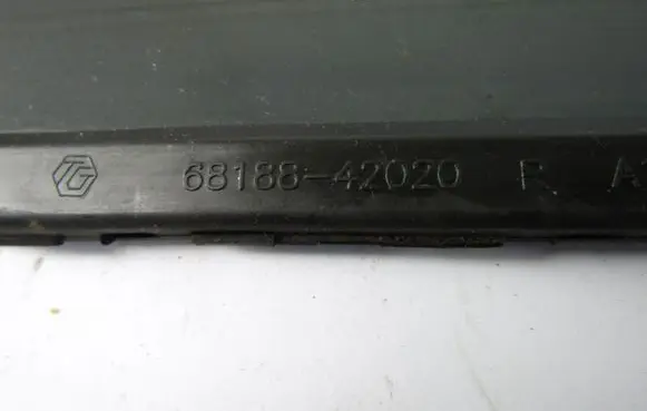 Toyota RAV 4 (XA20) Rear vent window glass 6818842020