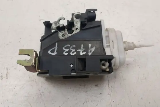 Audi A4 S4 B5 8D Front door lock 8D1837016E