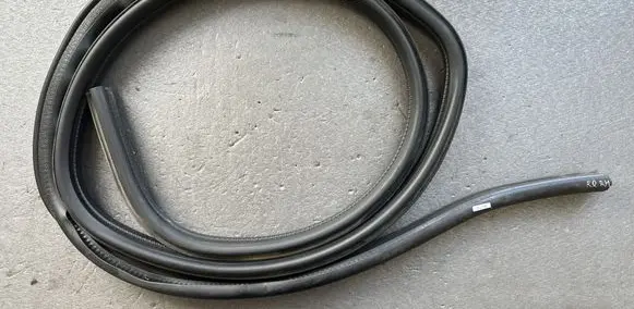 Jeep Grand Cherokee (WJ) Rear door rubber seal (on body) 55135958AD