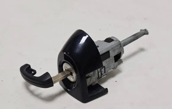 BMW X3 F25 Front door lock (next to the handle) E9XL3