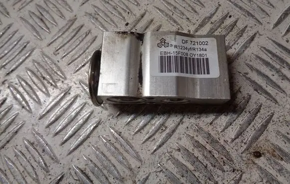 Renault Twingo III Air conditioning (A/C) expansion valve DF721002 EBH15F008OY1801
