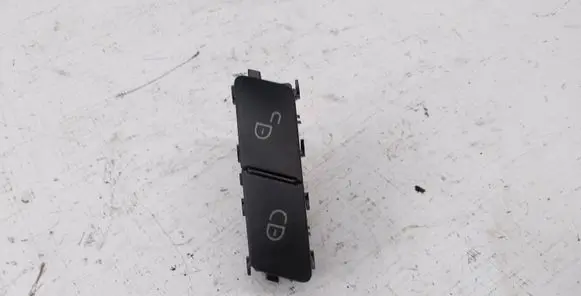 Mercedes-Benz E W212 Central locking switch button A2048706310 03151600