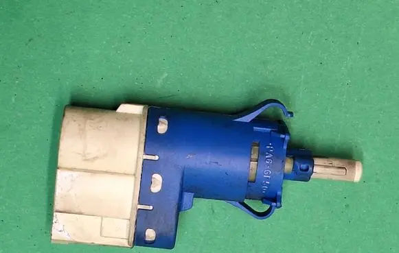 Brake pedal sensor switch