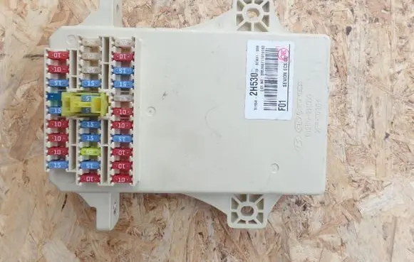 Hyundai i30 Fuse module 919502H530 919502H500