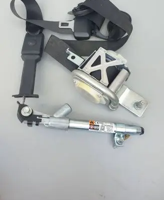 Tesla Model S Front seatbelt 101946903b P100526505f
