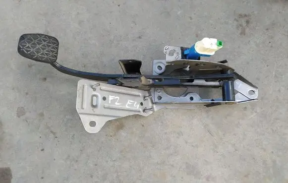 Ford Focus Brake pedal 