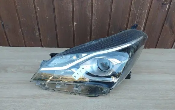 Toyota Yaris Headlight/headlamp 0D-197