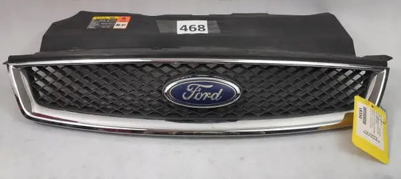 Ford Focus Front bumper upper radiator grill