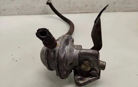 Moskvich 2140 Mechanical fuel pump