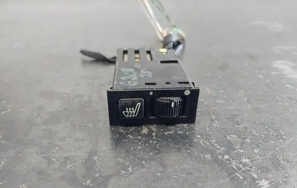 BMW 5 E39 Seat heating switch 8352259 61318352259