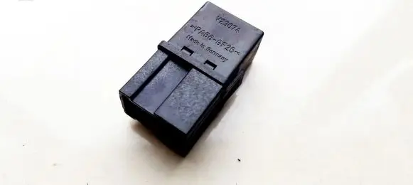 Volvo S40, V40 Other relay MB953382
