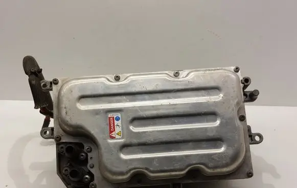 Voltage converter inverter
