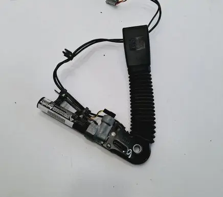 Front seatbelt buckle