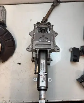 Volkswagen PASSAT B7 Steering wheel axle 3C1419501S 13071602