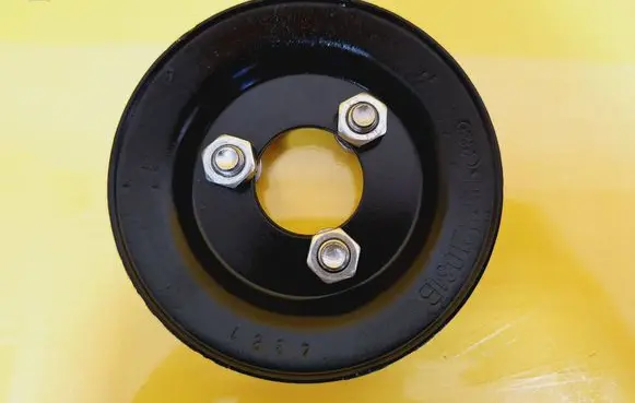 Volkswagen PASSAT B5 Water pump pulley 058121031B 058121031C