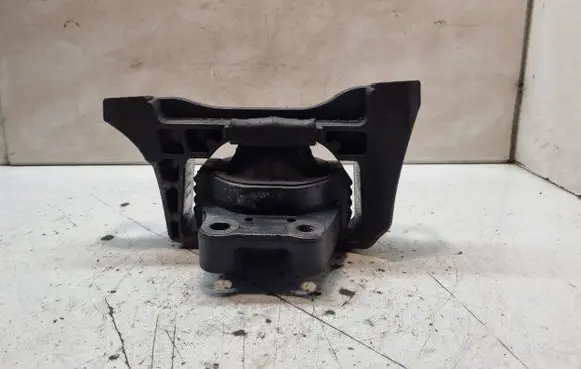 Volvo V50 Engine mount bracket 326C23