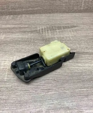 Volvo V70 Fuel tank cap lock 30612856