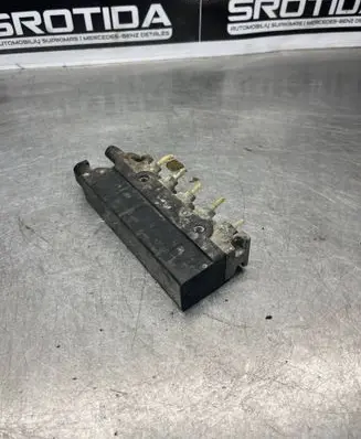 Mercedes-Benz S W220 Air suspension valve block A2203200258