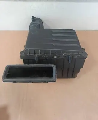 Volkswagen PASSAT B8 Air filter box 5Q0129607AA 5Q0183 5Q0129601BP