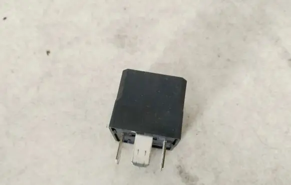 Opel Zafira B Other relay 13171831 4ra007791-05