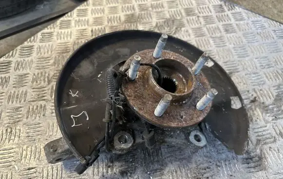 Opel Astra J Front wheel hub