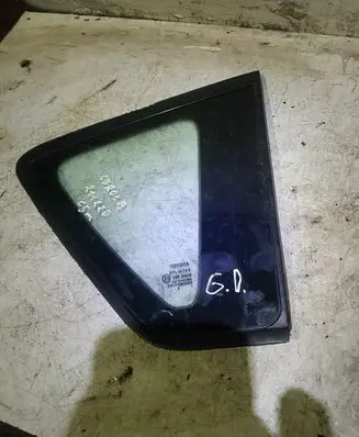 Toyota Corolla Verso AR10 Rear side window