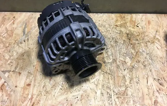 Volvo XC90 Generator/alternator 30659580