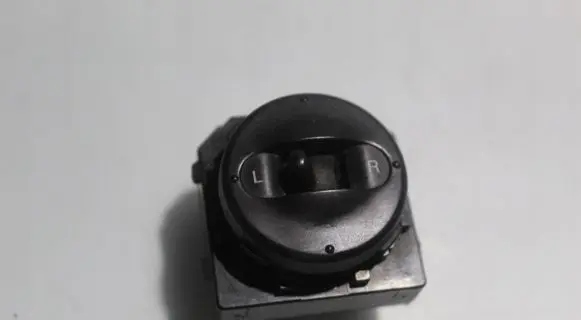 KIA Carens I Wing mirror switch