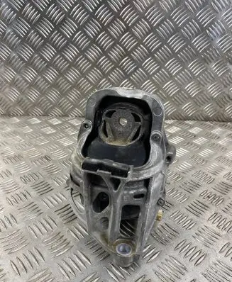 Audi Q7 4M Engine mount bracket 4M0199371C