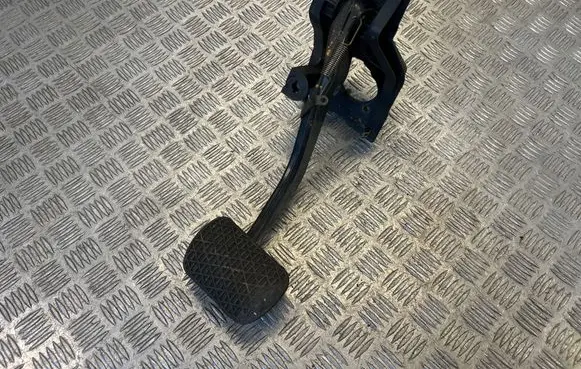 Mercedes-Benz S W220 Brake pedal 81943UU05