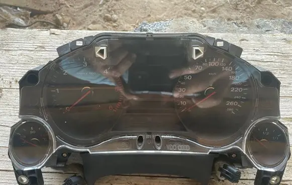 Audi A8 S8 D3 4E Speedometer (instrument cluster) 4E0920900F 4E0910980