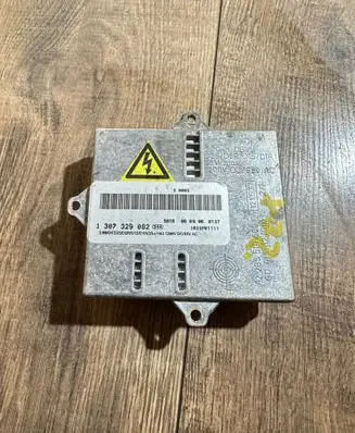 Mercedes-Benz C W203 Headlight ballast module Xenon 1307329082 1039F01111