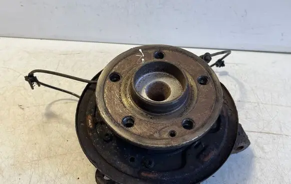 Mercedes-Benz Vito Viano W447 Rear wheel hub A4473570106