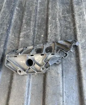 Infiniti M30 Front bumper mounting bracket 620581MA0A 3W2M