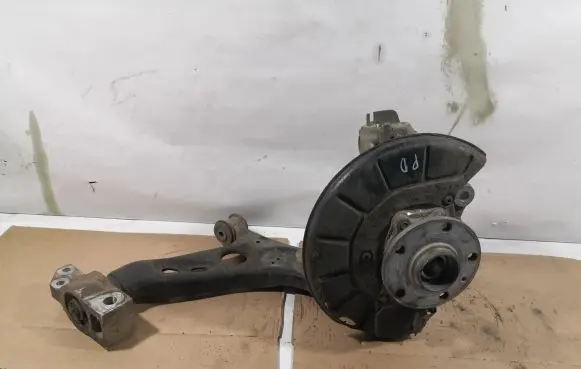 Volkswagen PASSAT B7 Front wheel hub spindle knuckle