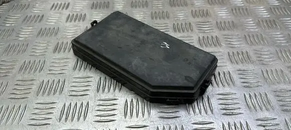 Honda CR-V Fuse box cover 301620140309