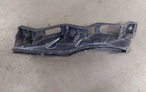 Mercedes-Benz E W211 Front bumper mounting bracket 3C0807890