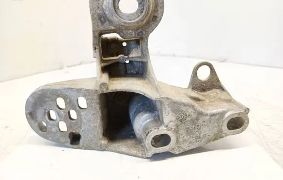 Audi A4 S4 B6 8E 8H Engine mounting bracket 8E0199351