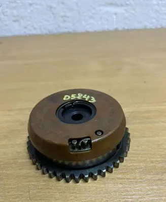 BMW 5 F10 F11 Camshaft 7598002 D5843