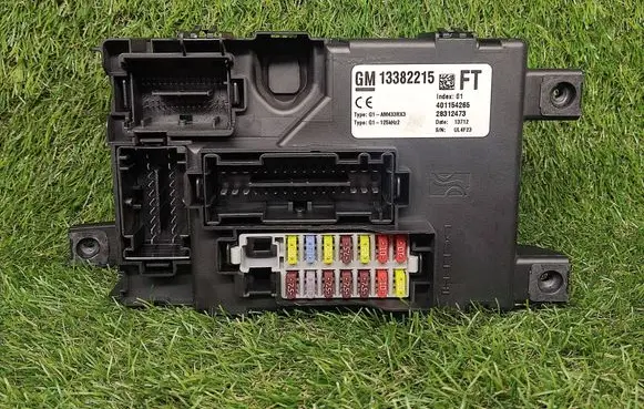Opel Corsa D Power management control unit 13382215FT
