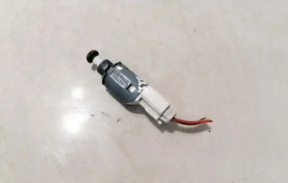 Renault Scenic II - Grand scenic II Brake pedal sensor switch 8200168238b