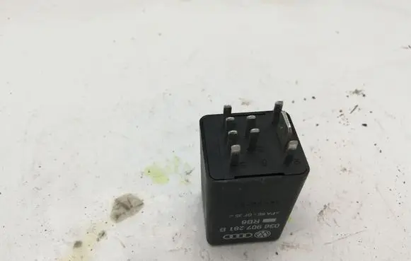 Audi A6 S6 C6 4F Glow plug pre-heat relay 038907281 0281003032