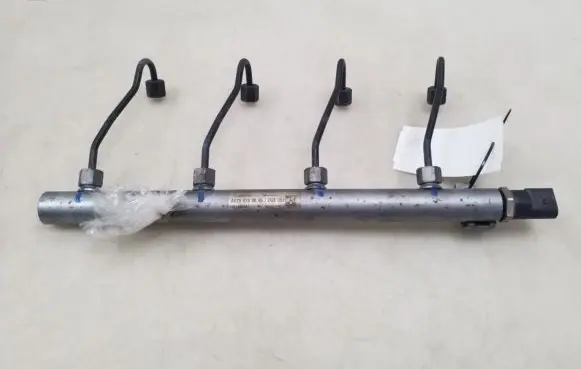 Mercedes-Benz E W211 Fuel main line pipe A62907095