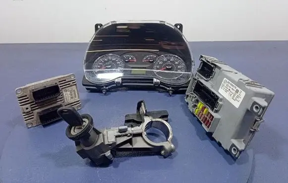 Fiat Punto (199) Engine control unit/module ECU 51847330