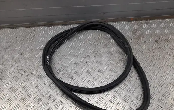 Porsche Macan (95B) Rear door rubber seal (on body) 95B833721