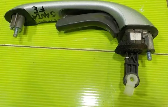 Hyundai Santa Fe Tailgate glass/window release handle LP134
