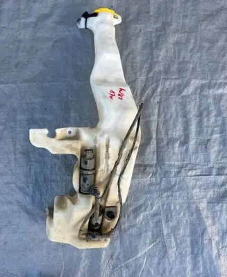 Jeep Grand Cherokee Windshield washer fluid reservoir/tank