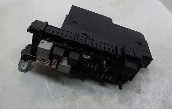 Mercedes-Benz C W204 SAM control unit 2049060305