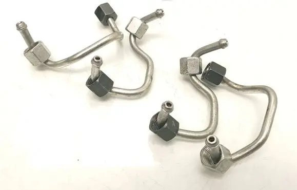 Volvo V40 Fuel injector supply line/pipe 